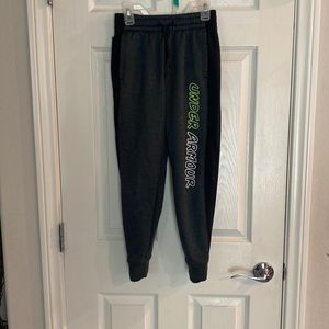 Boy’s Used Under Armor joggers. Black/Gray size M.